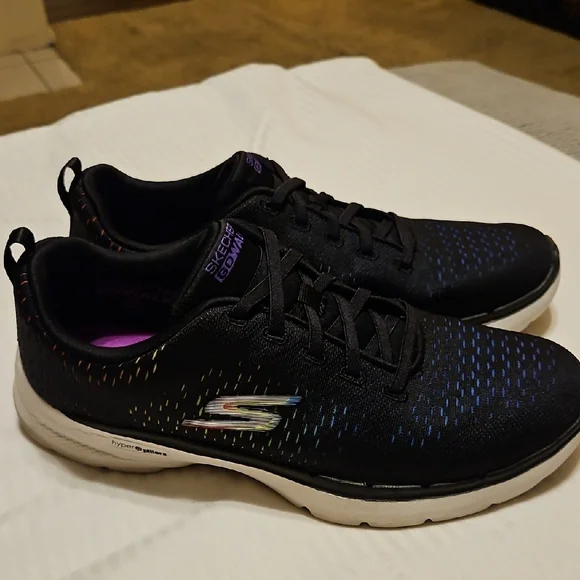 Skechers Black Sneakers with Breathable Mesh and Light Sole - Picture 2 of 9